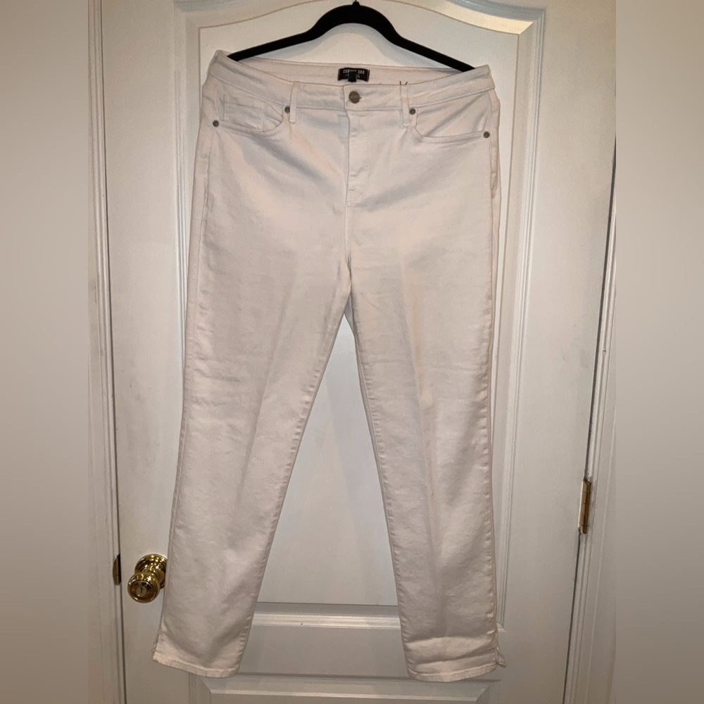 CURVES 360 By NYDJ—White Denim Jeans, 10, Front Button & Zipper Closure—EUC!